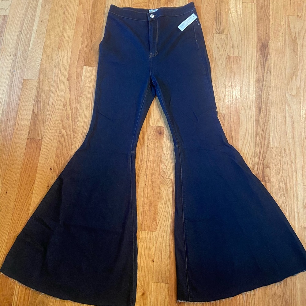 NWOT Free People Bell Bottom Jeans size 30